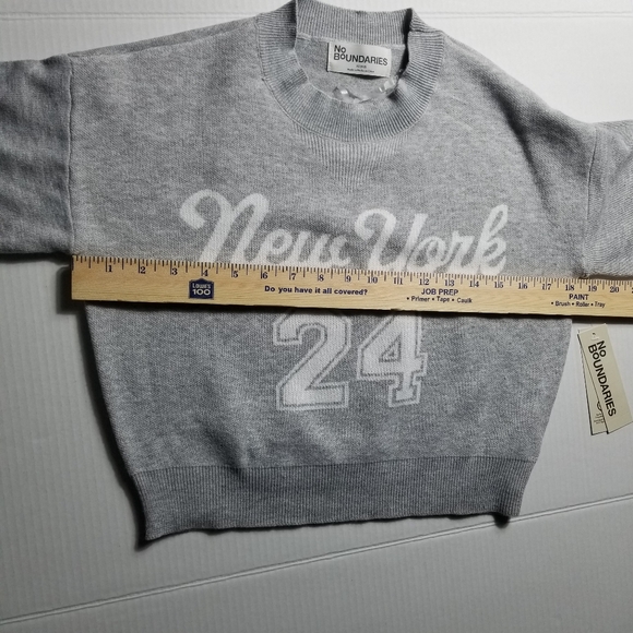 NWT NO BOUNDARIES WOMEN'S GRAY WITH WHITE SWEATER SIZE XS - Picture 8 of 13
